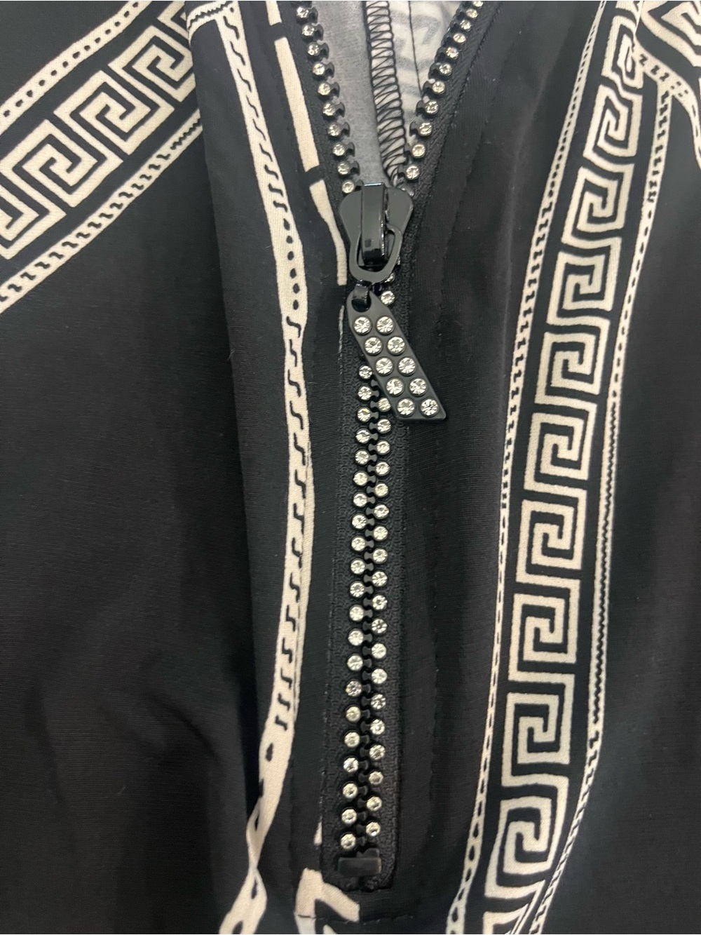 Frank Lyman Knit Top Designer Tie Knot Front Rhinestone Zip Neckline Size 8 NWT - Picture 4 of 12